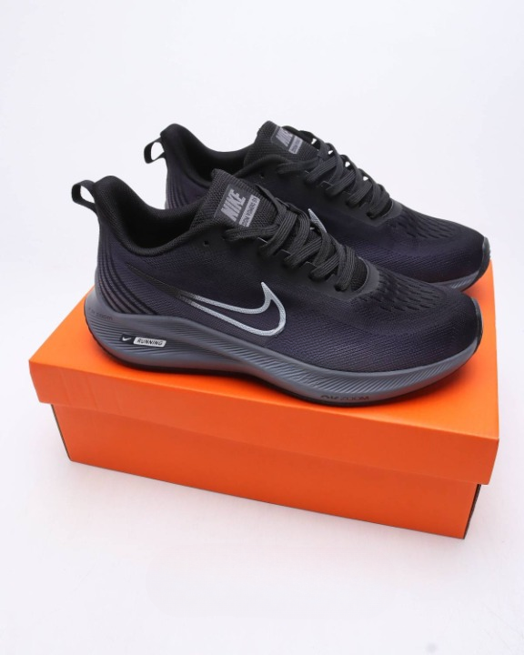 NIKE Zoom Vomero 9X